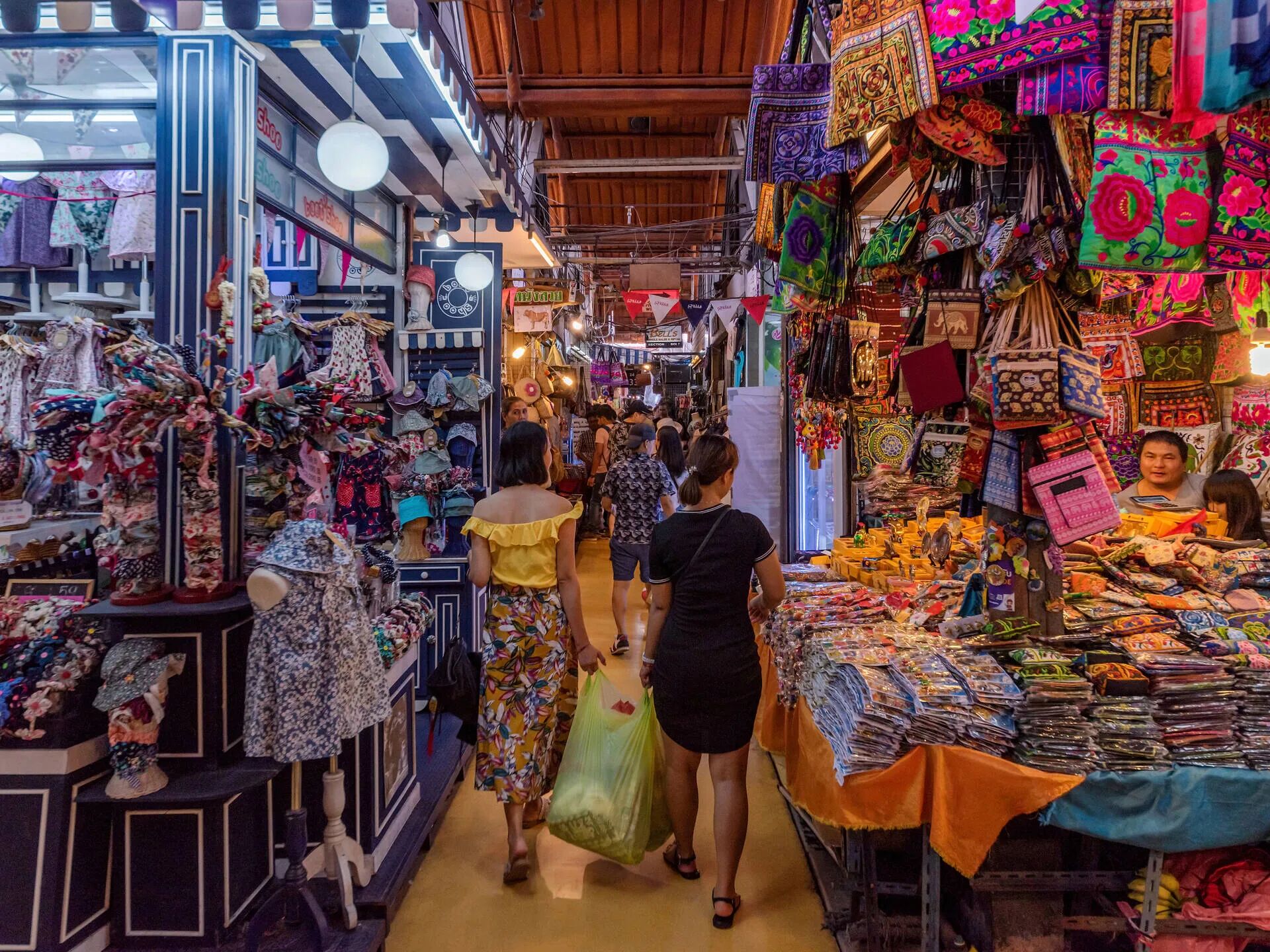 Experience Thailand’s glittering market culture